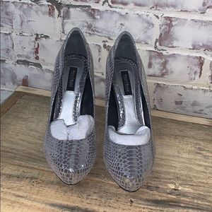 WhiteHouse BlackMarket Silver Snake Skin Heels